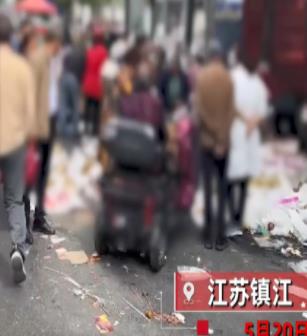 水果摊无人看守30箱香蕉被抢光 真相曝光简直太惊人了