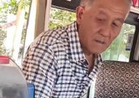 老夫妻连续9年给开公交的儿子送饭 这也太感人了